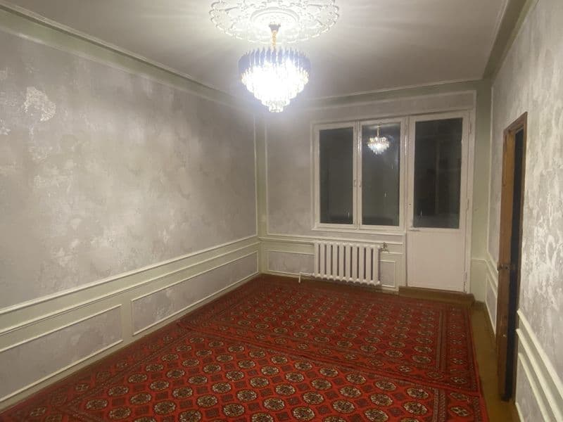 Farxod dehqon bozori togrisida yolni yuzida 4xonali kvartira