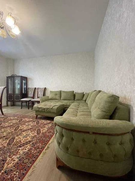 Район: Мирзо-улугбек<br />
Адрес: дархан<br />
<br />
Комнат