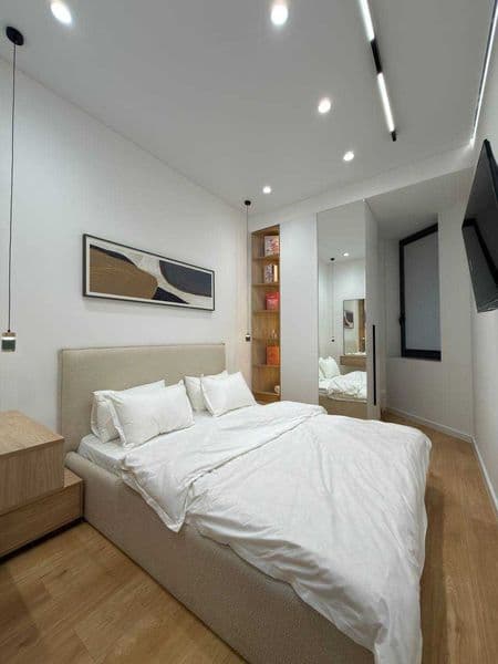 We are pleased to present a 2-bedroom apartment on the 5th f