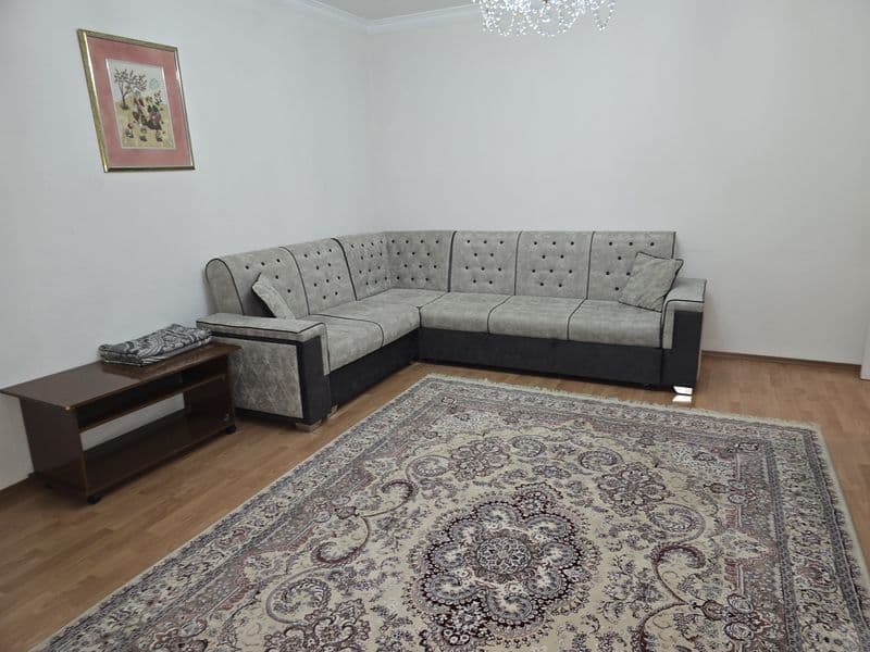 2/4/9ул. Афросиеб д.6,  своя, укомплектована, 63.0кв.м.  Плю