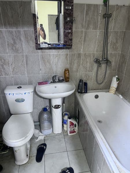 Bollarga kvartira 2 kishi olamz metro ga 1 minut lik yol 100