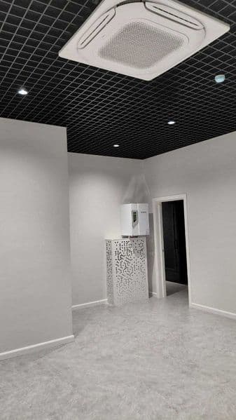 Сдаётся в аренду офис 63 м*2 новая здания , свежий ремонт с  — фото 4