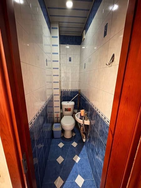 Отличное расположение дома - всё рядом - много магазинов, Це — фото 4