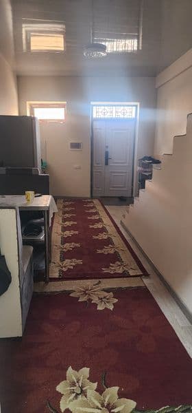 Тартибли,  озода,  тарбияли ўғил болларга ётоқхона.  Хамма ш