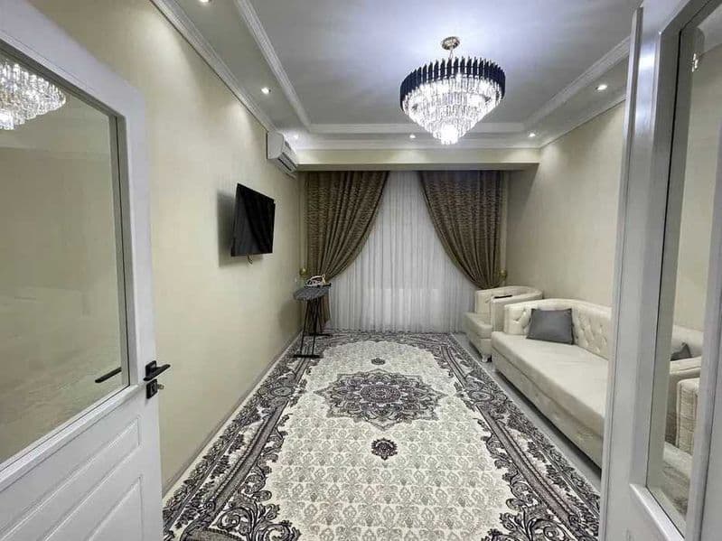 Район: Шайхантахурский<br />
Адрес: себзор<br />
<br />
Комн