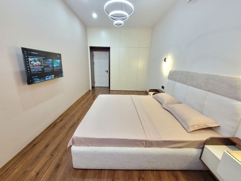 Сдаю квартиру после авторского ремонта мебель техника новая  — фото 4