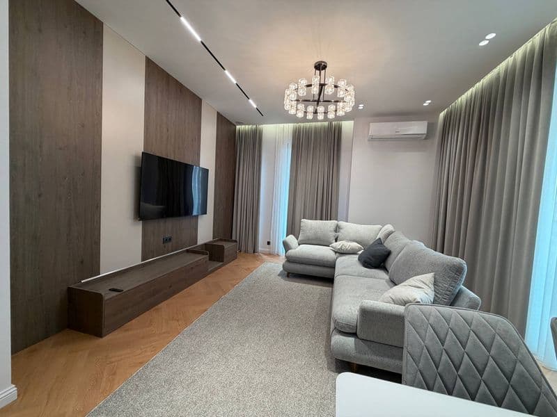 Новая квартира <br />
Имеется комиссия агентства 50% <br />
