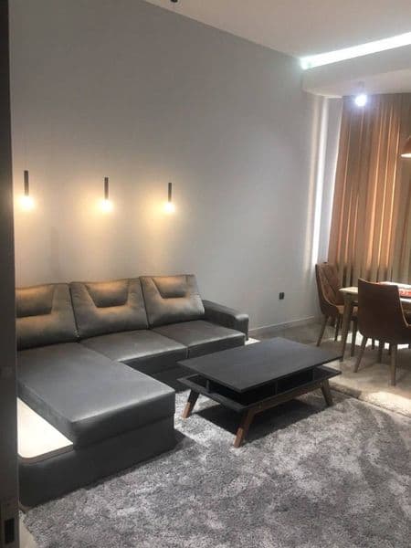 Сдается Hi-tech квартира <br />
3-х комнатная<br />
Этаж - 3