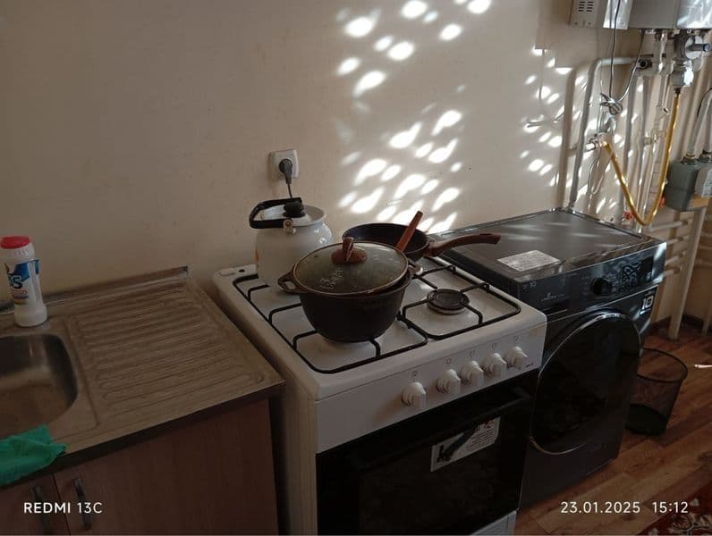 kokcada<br />
1 xona <br />
srochno <br />
  <br />
<br />
3