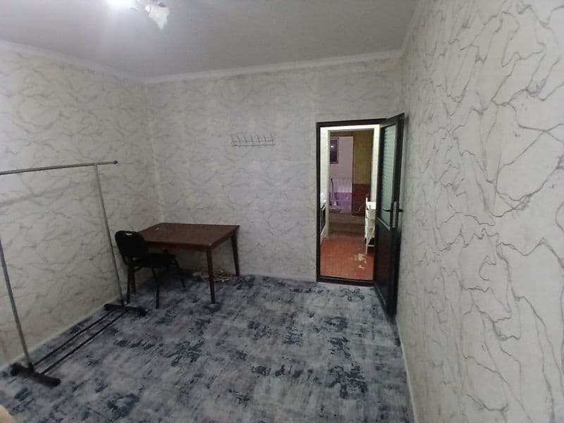 Сдается квартира в бывшем общежитии на Чиланзаре 20квартале 