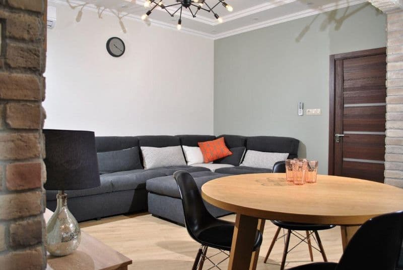 Аренда<br />
Lux квартиры 3/1/5 плюс подвал<br />
<br />
Ква