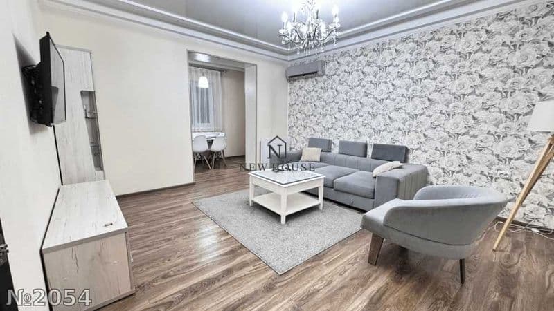 Центр города, кирпичном доме <br />
закрытый зеленый двор, р