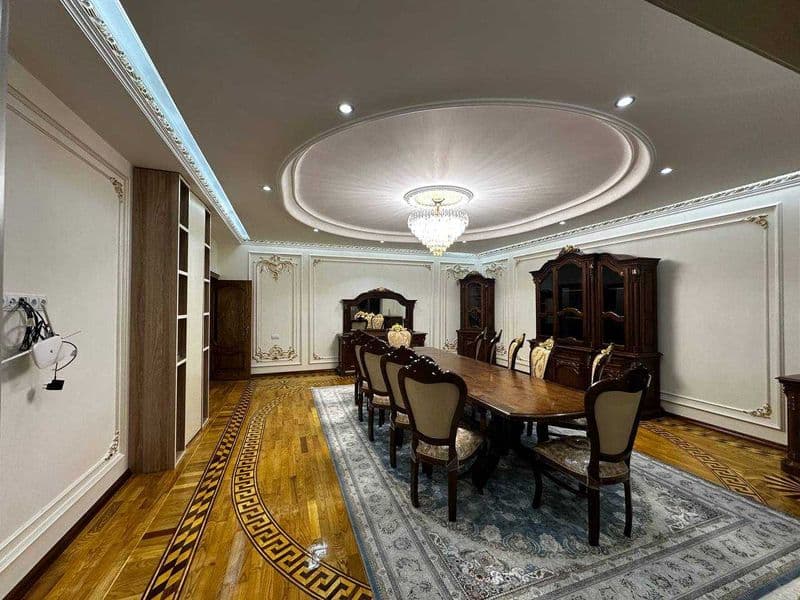 Сдается в центре города своя укомплектованная 5-х комнатная 