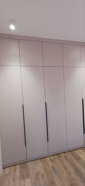 Срочно сдаётся  2 комнатная квартира в центре города 4 этаж  — фото 3