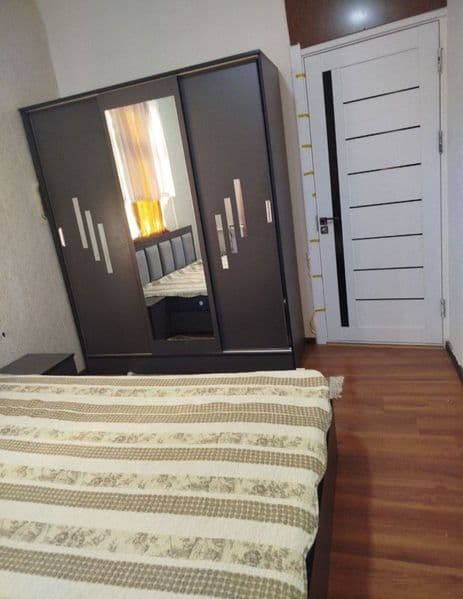 Sebzorda kvartira oilaga ijaraga beriladi .<br />
Makler xiz