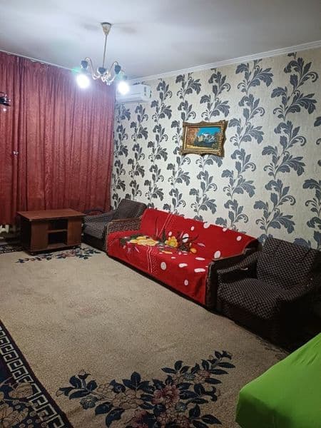 Квартира со средним ремонтом.<br />
Полностью укомплектована