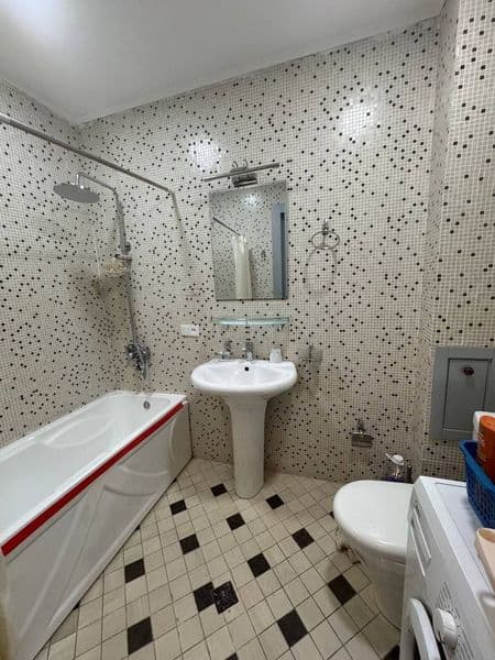 Яккасарой <br />
<br />
Миллий бог метрони олдида янги 12 эт — фото 3