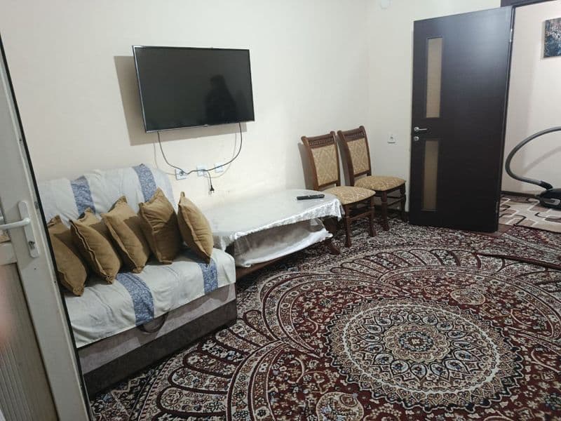 8 hududda 2 xona uy ijaraga beriladi. Uyda hamma sharoit bor