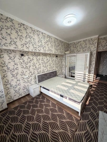 Район: Олмазар<br />
Ориентир: Қорасарой<br />
Этаж: 4/4<br 