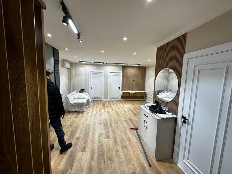 Космонавты <br />
Бананчик <br />
10/12<br />
58м2<br />
2в 