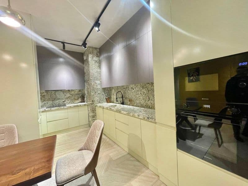 Отличное расположение дома - всё рядом - много магазинов, Це — фото 4