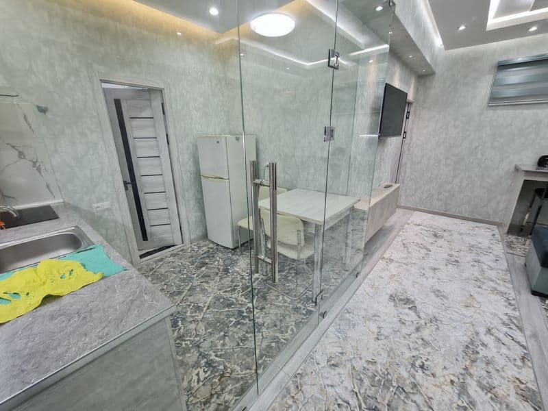 Сдам квартиру. 5 этажный дом. ЦОКОЛЬНЫЙ ЭТАЖ. Чиланзар 24 кв — фото 2