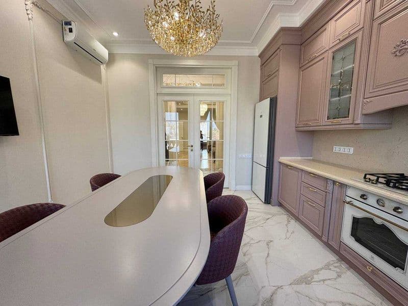 Район: Юнусабадский<br />
Адрес: Хон сарой<br />
<br />
Комн