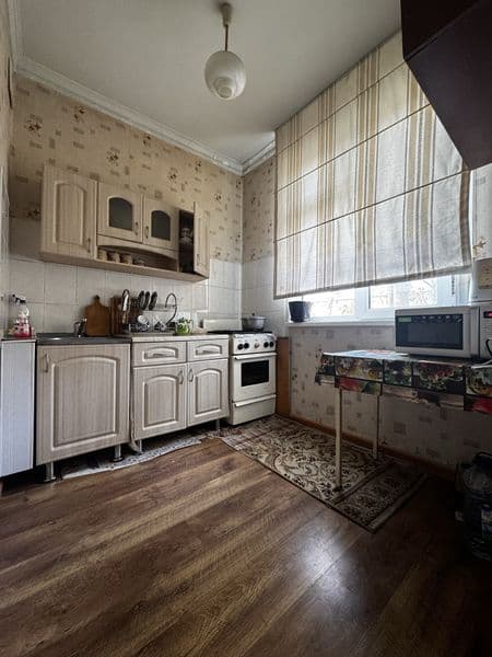 Рядом с базаром Кадышева<br />
3 этаж<br />
2-комнатная квар — фото 4