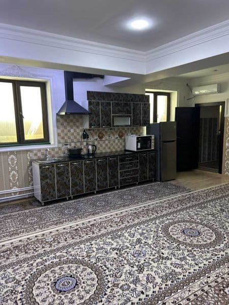 Сдается 3-х комнатная квартира - 1 цокольный этаж! 100 кв.м.