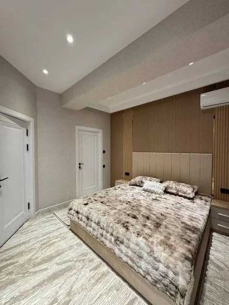 Район: Мирабадский<br />
Адрес: Айбек<br />
Ориентир: метро 