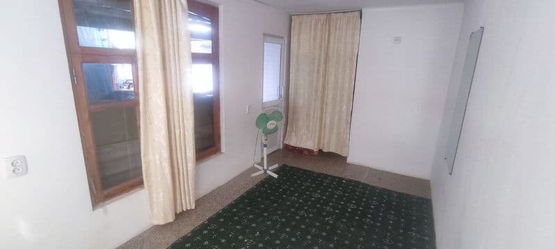 2 xona beraman hovlidaн oshxona butualet hommom adelniy bor.