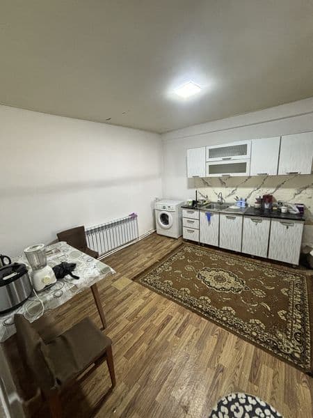 Сдается квартира на земле в общем дворе. Кухня, спальня, сан