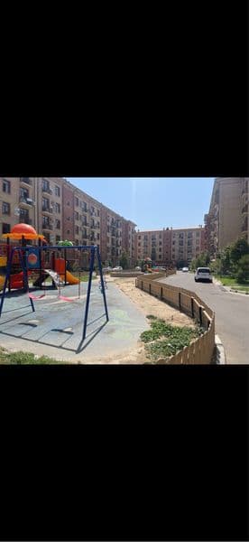 Сдается в аренду трехкомнатная квартира<br />
Яккасарайский 