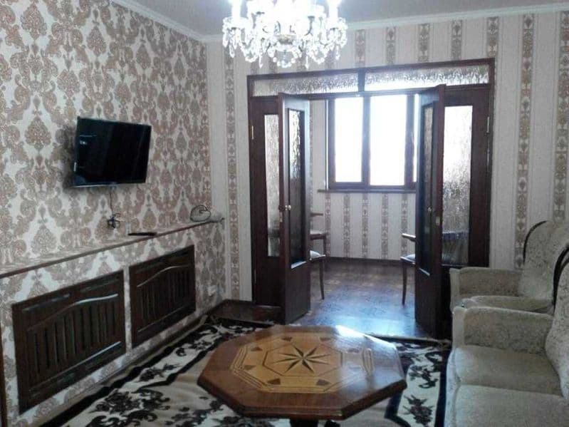 Сдаётся квартира в центре города!<br />
Ориентир - Космонавт