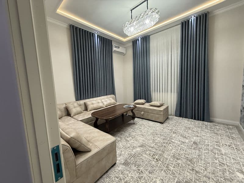 Отличное расположение дома - всё рядом - много магазинов, Це — фото 2