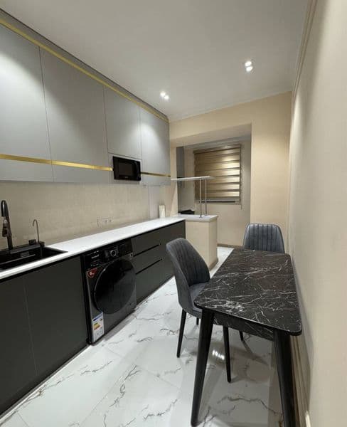 Район: Мирабадский <br />
Ориентир: Точка вкуса цум <br />
<