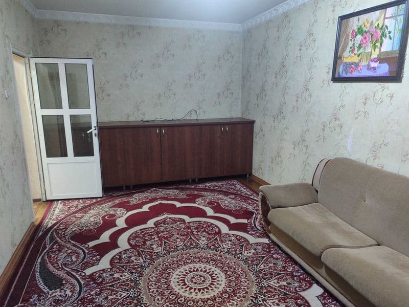 Сдаётся квартира 2 комнатная со среднем ремонтом на алгоритм