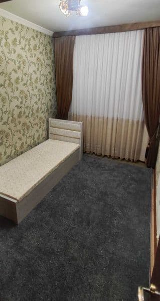 3 xonalik uy. 5 qavatlik uyning 3 qavatida joylashgan. Makta