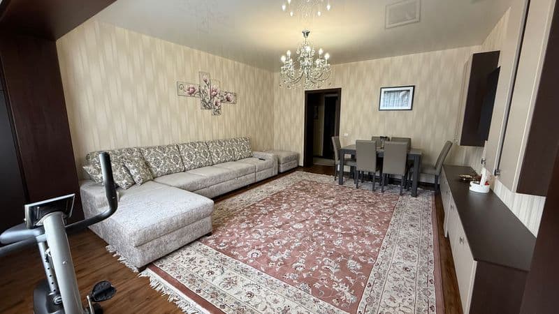 Квартира со всем необходимым<br />
Заезжай живи<br />
Парков