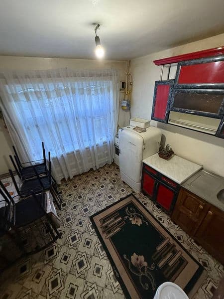 Novza metrosida kvartira bor 1 bola kerak sheriklikka turish