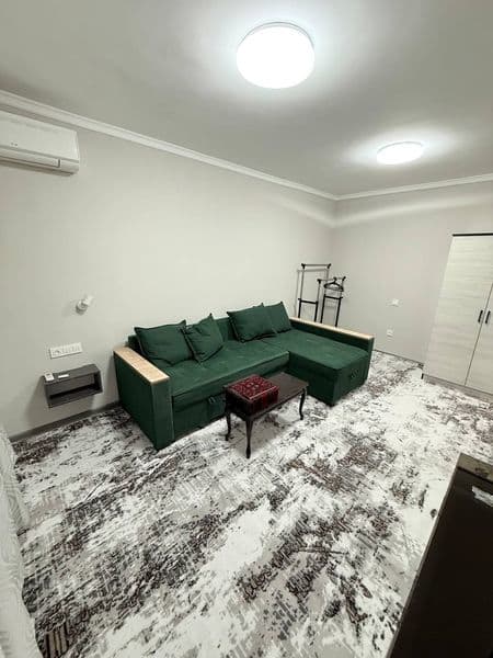 Аренда Чиланзар 5.  Одна комнатная.  Есть телевизор холодиль