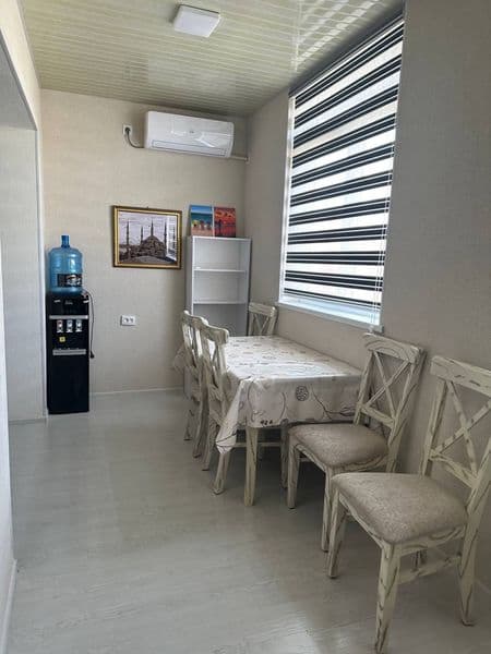 Отличное расположение дома - всё рядом - много магазинов, Це — фото 5