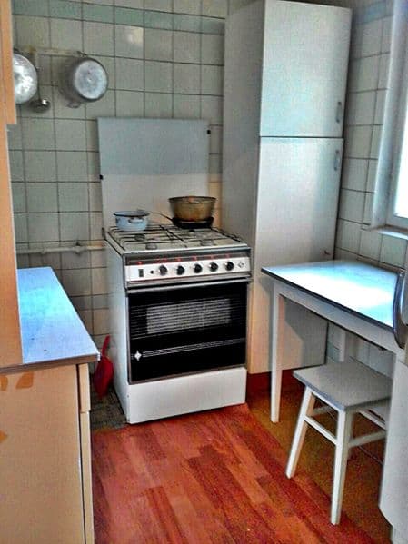 Чистая квартира. Обстановка- частичная. <br />
Холодильник,  — фото 4