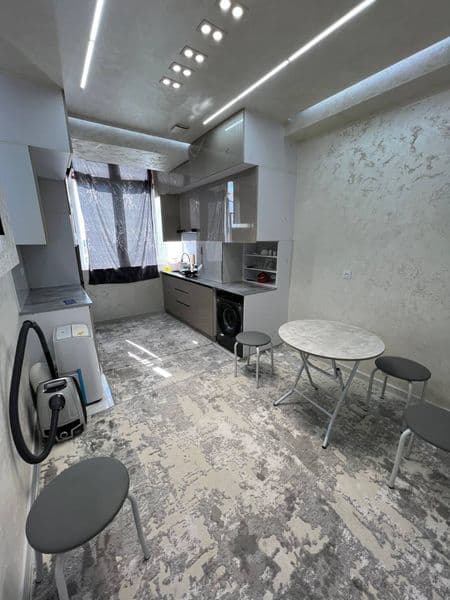 sergli choshtepa metro 1chi bekat 1xona 10 etaj Hammaga beri