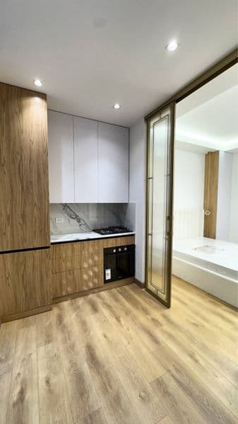 Отличное расположение дома - всё рядом - много магазинов, Це — фото 5