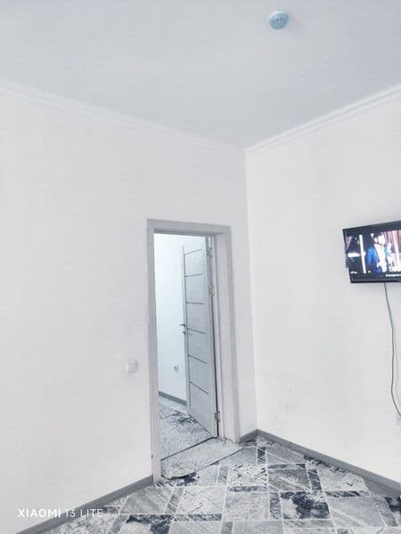 Shaharning eng tinch va nufuzli joyida. Metro chiqishida. 2  — фото 4