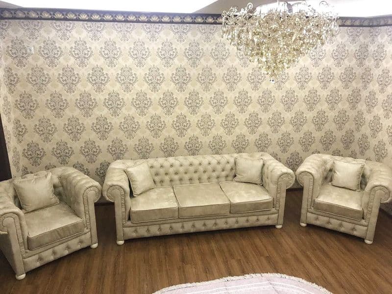 Отличное расположение дома - всё рядом - много магазинов, Це — фото 2