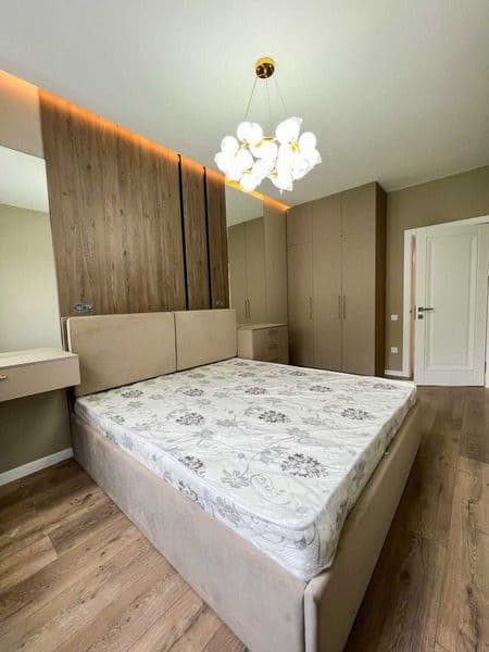 1 комнатную квартиру на 4 этаже,<br />
В квартире есть все н