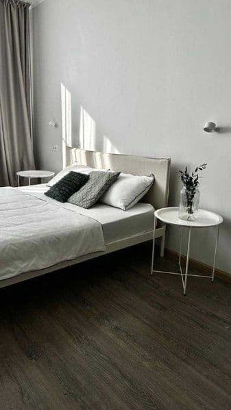 1 комнатную квартиру на 4 этаже,<br />
В квартире есть все н