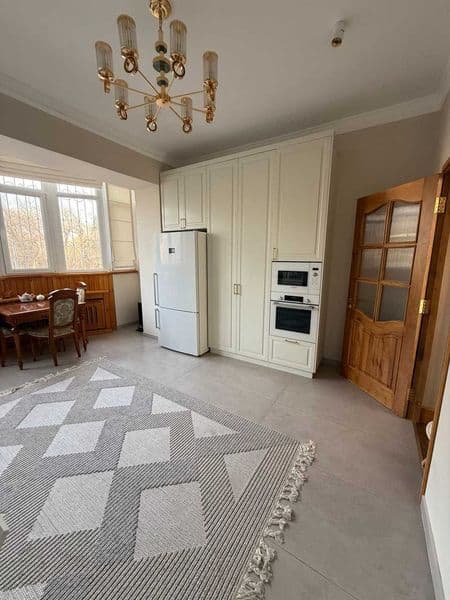 Площадь: 145 м²<br />
  Этаж: 3<br />
 Дом: кирпичный, есть  — фото 2